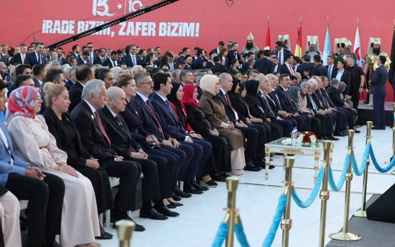 Túrkııada Demokratııa jáne ulttyq birlik kúni: el boıynsha eske alý sharalary ótip jatyr