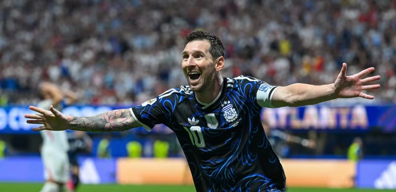 Messi leads race for adidas Golden Boot