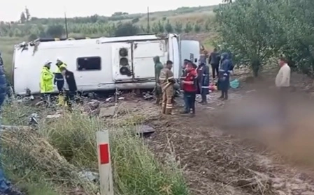 Школьный автобус с детьми перевернулся в Уганде: погиб 21 человек