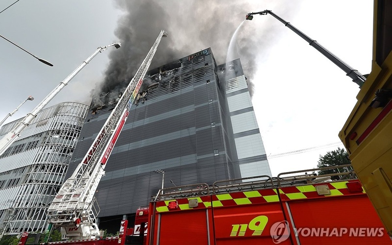 S Korea's Incheon orders evacuation amid Coupang Logistics Center blaze S Korea's Incheon orders evacuation amid Coupang Logistics Center blaze