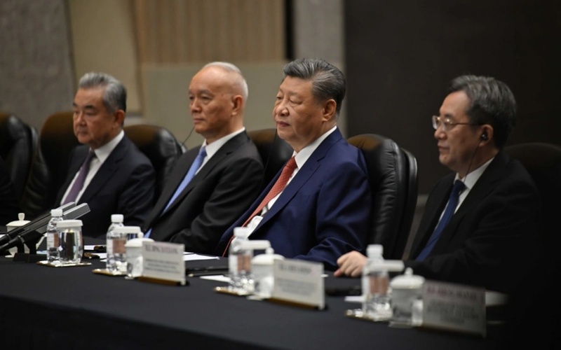 Kassym-Jomart Tokayev holds talks with Xi Jinping Kassym-Jomart Tokayev holds talks with Xi Jinping