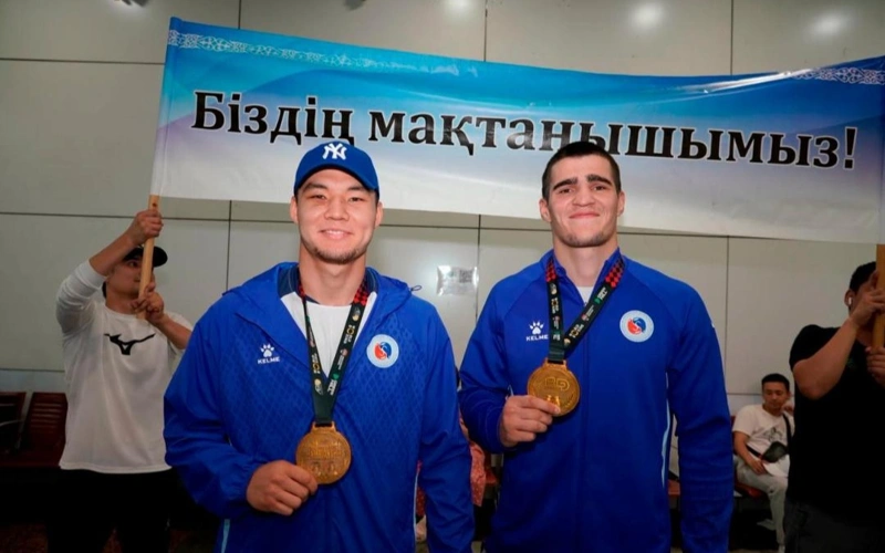 Чемпионы Азии по боксу U23 вернулись в Казахстан с золотыми медалями