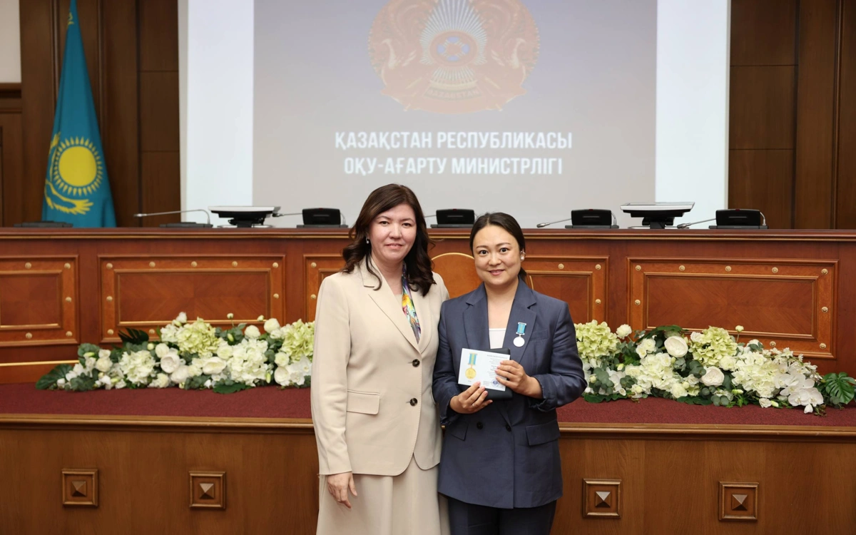Білім беру саласының мамандары Парламенттің 30 жылдық медалімен марапатталды