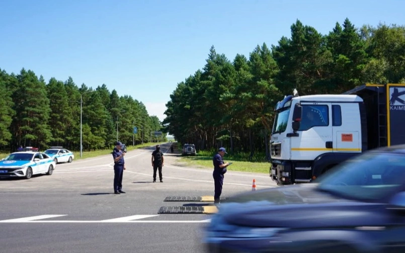 Петропавлға кіре берісте үш күн бойы 30 шақты жүк көлігі қаңтарылып тұрды