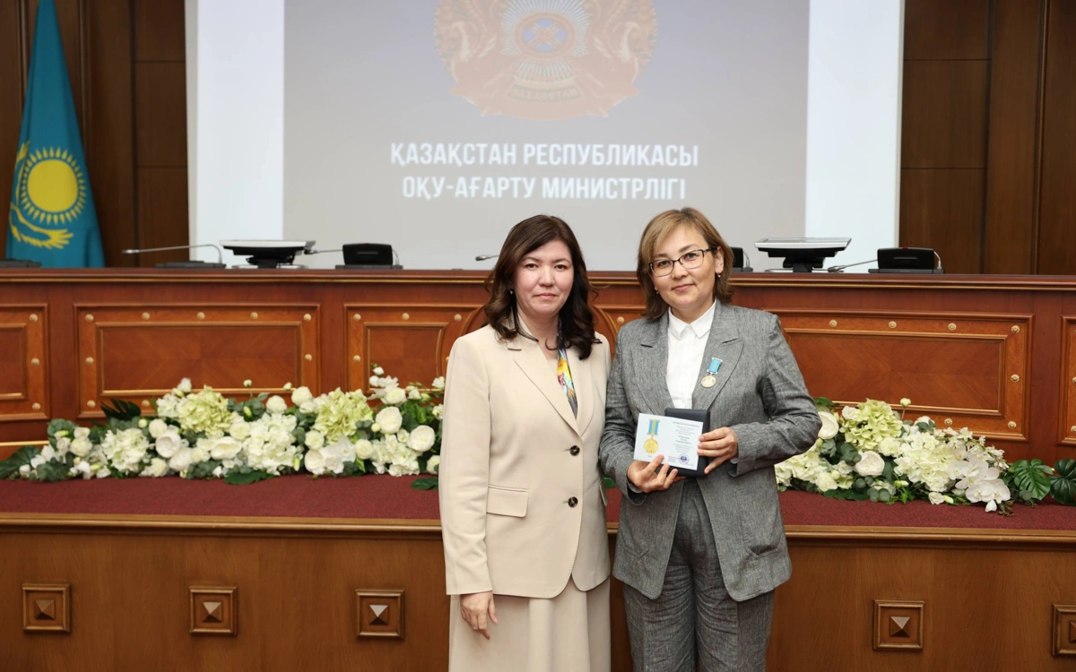 Білім беру саласының мамандары Парламенттің 30 жылдық медалімен марапатталды