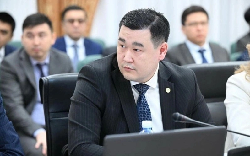 Азат Султанов
