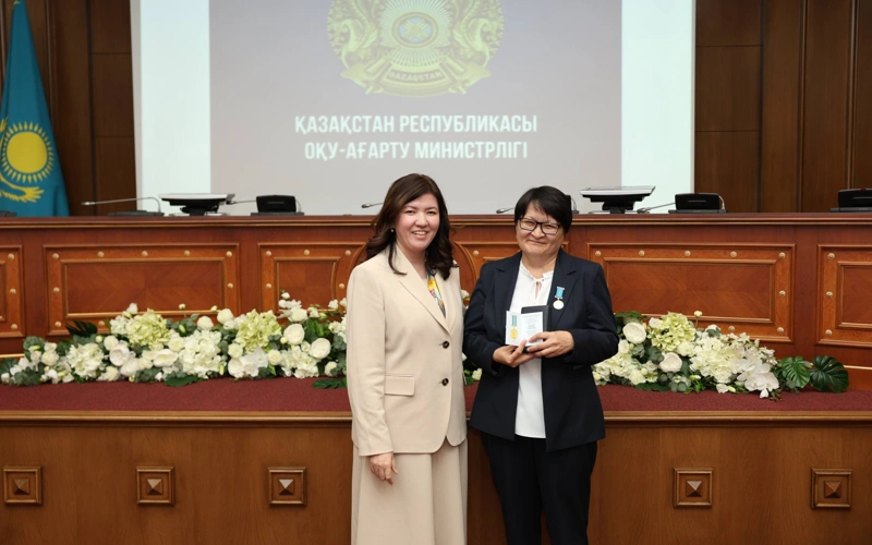 Білім беру саласының мамандары Парламенттің 30 жылдық медалімен марапатталды
