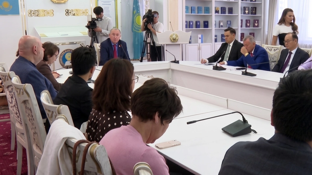 Елордада жаңа Конституцияның мазмұны ғана емес, оны құқықтық қолдану тәжірибесі де талқыланды