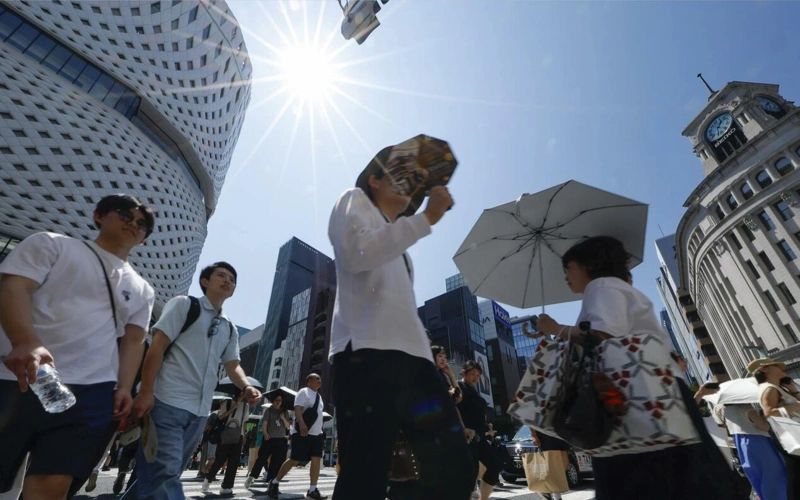 Tokıoda jańbyr maýsymy aıaqtalyp, aýa temperatýrasy 35°C-tan asty