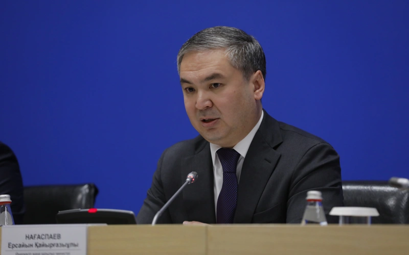 Запретят ли праворульные авто для междугородних перевозок — ответ Минпрома