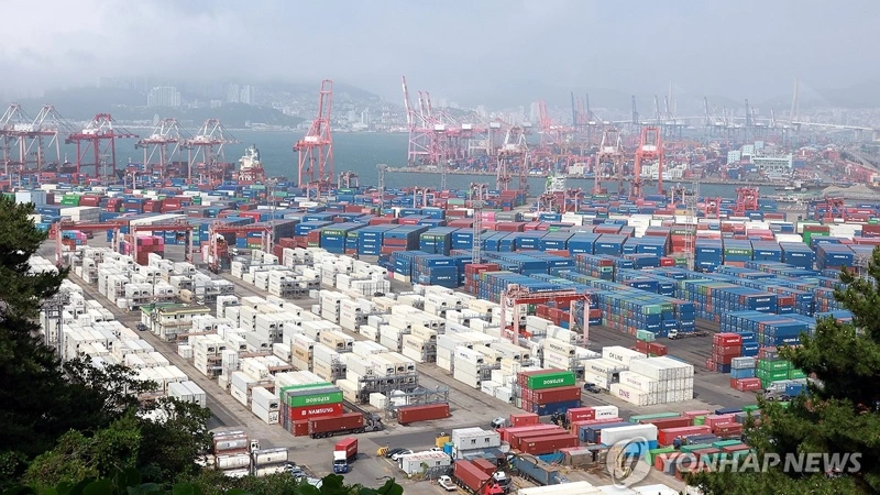 S. Korea's exports surge 52% in first 20 days of July as chip shipments soar