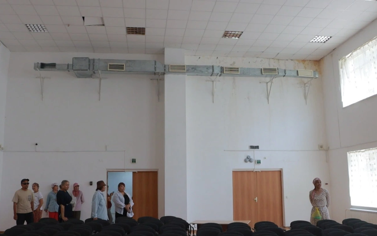 Атырауда тышқан қаптап, төбесінен су кеткен мектептің жөндеуі тағы да кейінге қалды