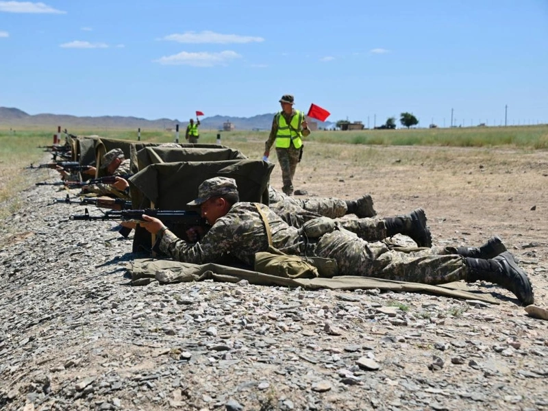 Свыше 200 военнообязанных совершенствуют навыки владения оружием в Жамбылской области
