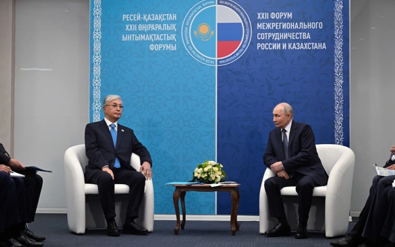 Путин Тоқаевпен кездесуде екі елдің стратегиялық әріптестігін жоғары бағалады