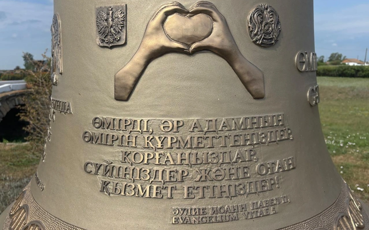 СҚО-ға келген католиктер қазақ бейнесіндегі иконаға мінәжат етеді