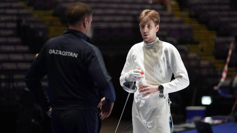Казахстанский шпажист Кирилл Проходов вошел в 16 сильнейших на чемпионате мира в Гонконге
