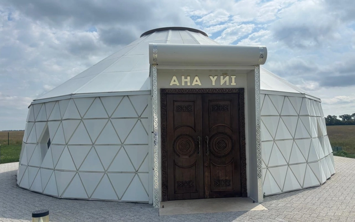 СҚО-ға келген католиктер қазақ бейнесіндегі иконаға мінәжат етеді