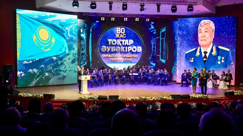 От имени Президента Олжас Бектенов поздравил Токтара Аубакирова с 80-летием