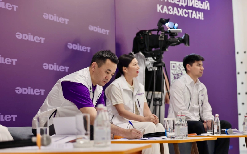 В Жанаозене кандидаты от партии «Әділет» встретились с нефтяниками и молодежью