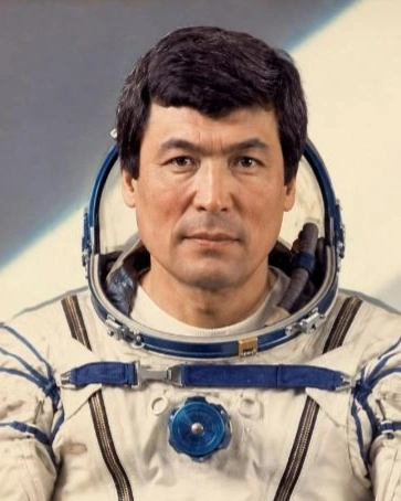 Ғарышқа самғаған тұңғыш қазақ &mdash; Тоқтар Әубәкіров 80 жасқа толды