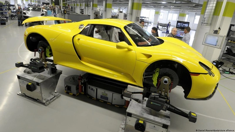 Porsche шығындарды азайту үшін тағы 5 мың қызметкерін қысқартады