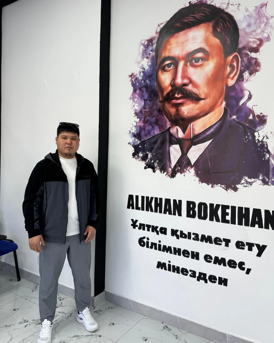 водитель такси Торежан Адабиетов