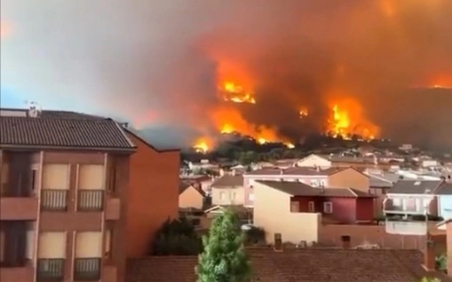 Wildfires in France and Spain: 300,000 evacuated