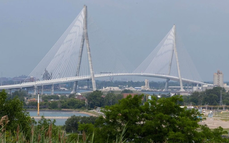 Canada opens new border bridge despite U.S. trade tensions