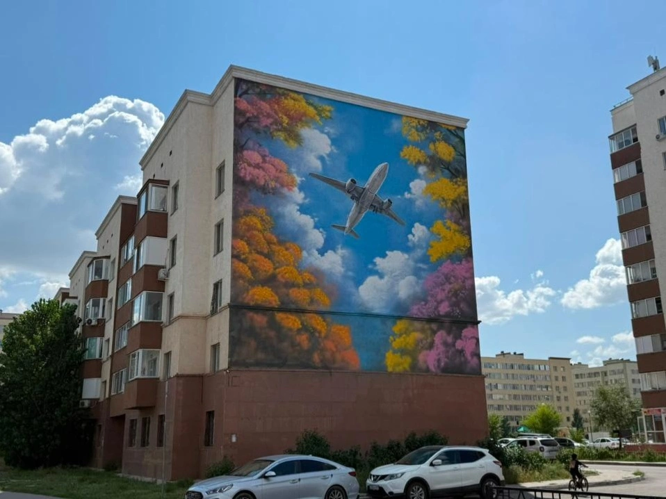 Новый мурал с символикой мечты появился в Астане