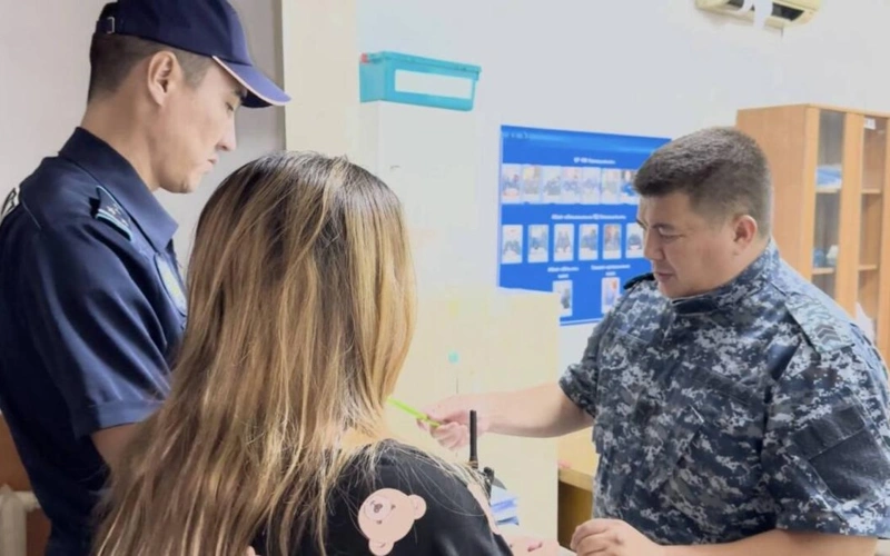Абай облысында TikTok эфирінде балағат сөз айтқан бойжеткен қамауға алынды