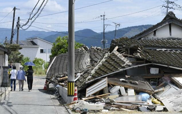 Quake in Japan's Kumamoto leaves 28 dead, rescue race intensifies