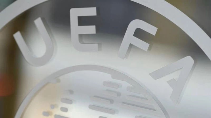UEFA, FIFA, FFE