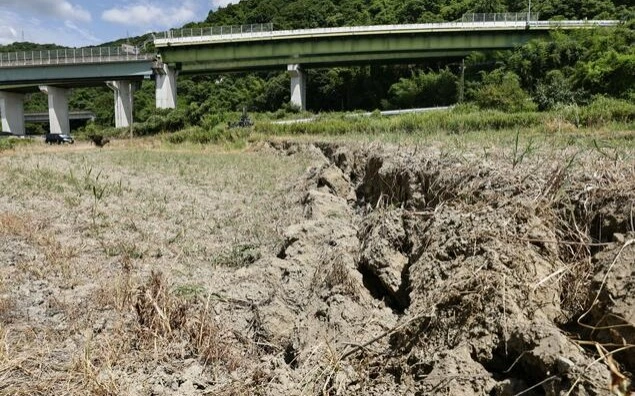 Japan quake death toll rises to 34 as rescue window nears end