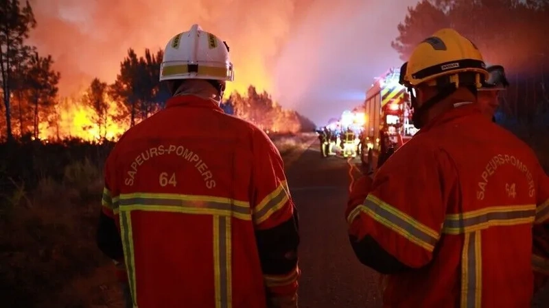 Франциядағы орман өрті: 4 өрт сөндіруші қаза тауып, 230-дан астамы жараланды
