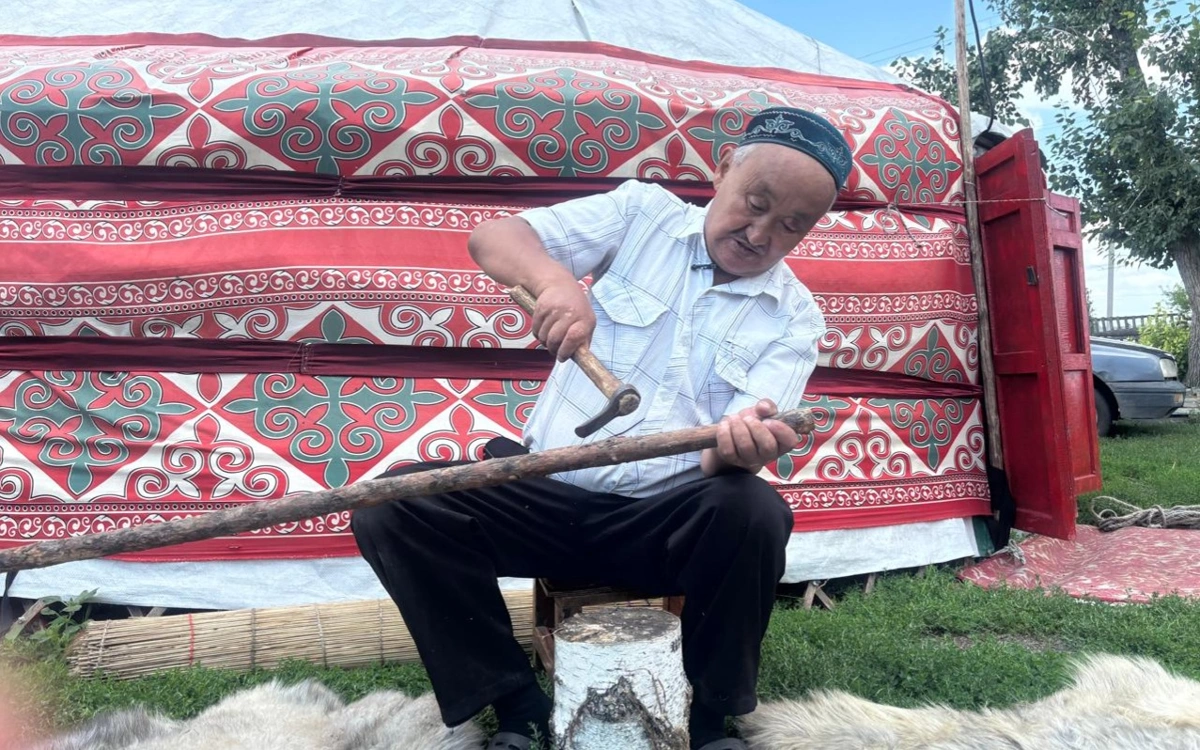 Моңғолиядан көшіп келген ерлі-зайыпты қазақтың ұмыт бола бастаған қолөнерін жаңғыртып жүр