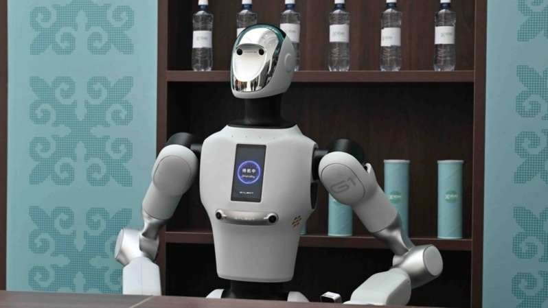 Kazakh President introduced to autonomous robot at AI Olympiad