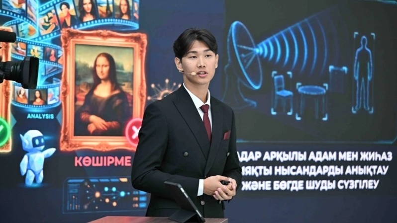 Kazakh President introduced to autonomous robot at AI Olympiad