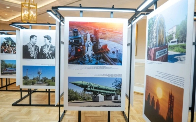 Санкт-Петербургда Бойқўнғир космодроми ҳақида фотокўргазма очилди
