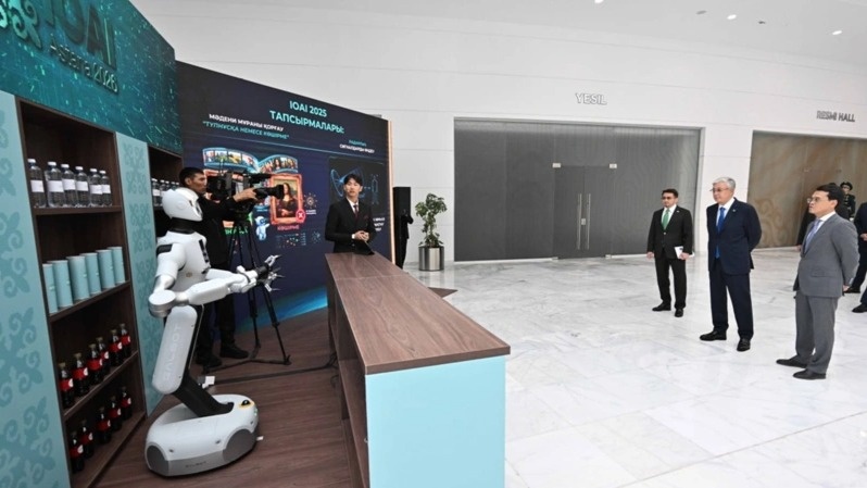 Kazakh President introduced to autonomous robot at AI Olympiad