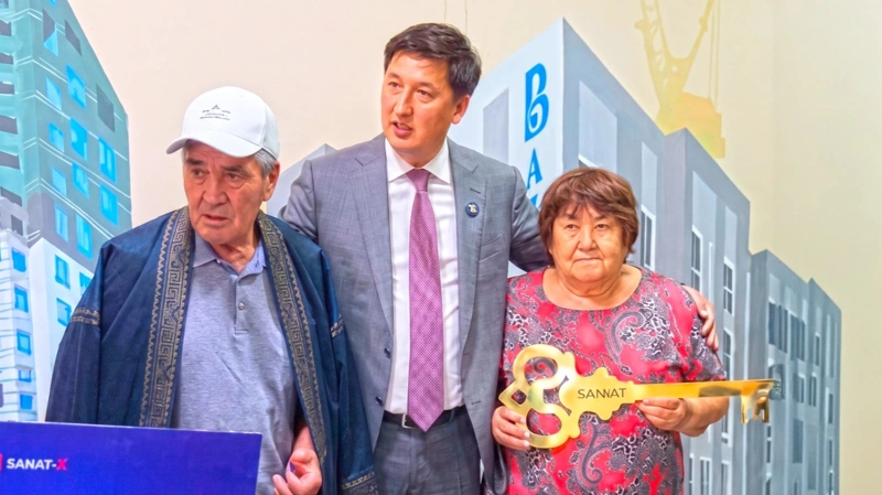 100 жылқының дауы: ақтөбелік жылқышыға пәтер сыйға берілді 