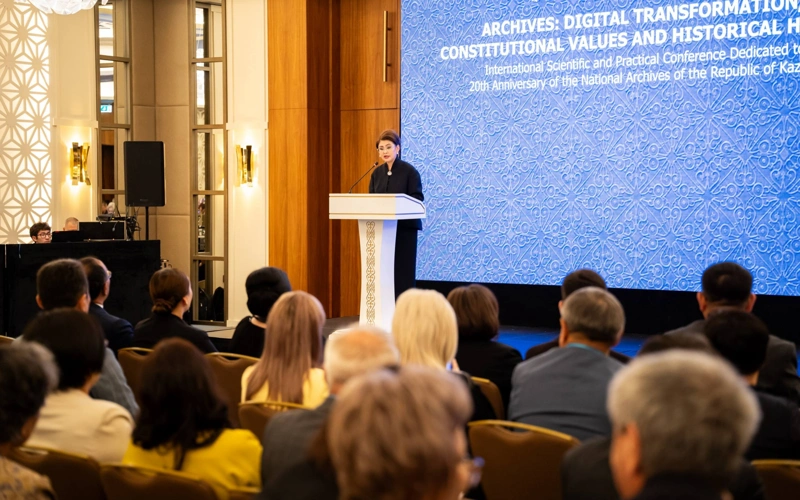 Президент Ұлттық архивтің ұжымы мен ардагерлерін 20 жылдық мерейтоймен құттықтады