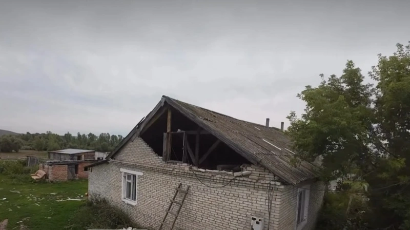 Ураган повредил дома и хозпостройки в селе Малоубинка в ВКО