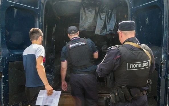 Иностранцев в России ждут новые правила: за что могут выдворить из страны