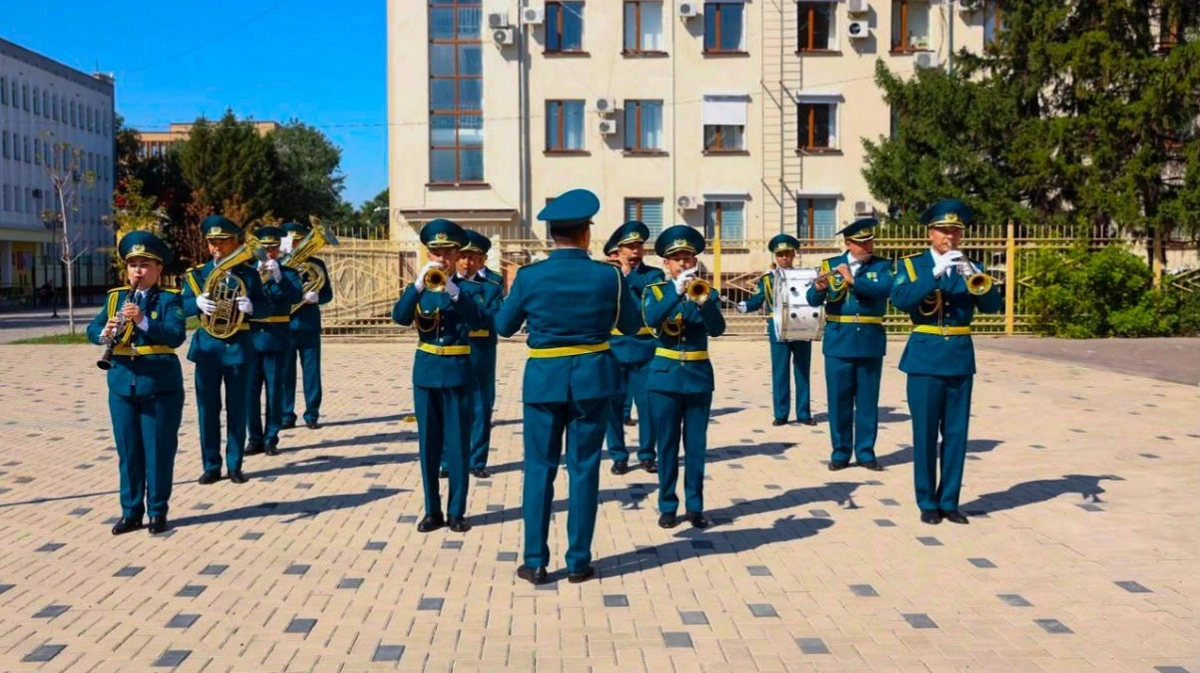 Оралда &laquo;Халық Қаһарманы&raquo; Иван Степанович Гапичті ақтық сапарға шығарып салды 