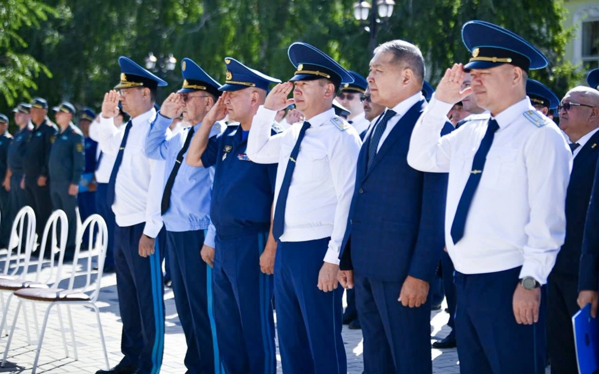 Оралда &laquo;Халық Қаһарманы&raquo; Иван Степанович Гапичті ақтық сапарға шығарып салды 
