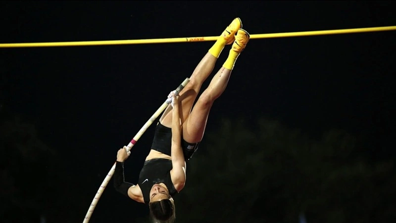 Kazakh athlete sets national record, storms into U20 World Championship final