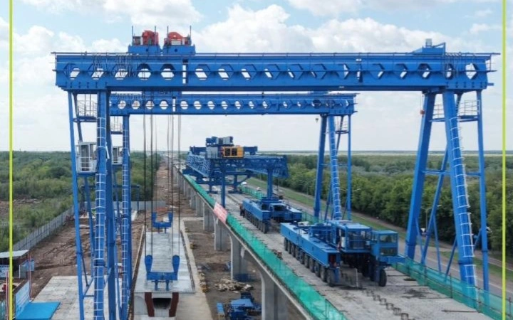 На линии Tarlan Astana впервые в Казахстане задействовали уникальную строительную технику