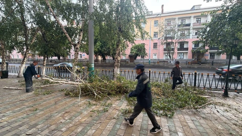 Өскеменде дауылдан кейін үйлер мен әлеуметтік нысандарға қайта жарық қосылды 