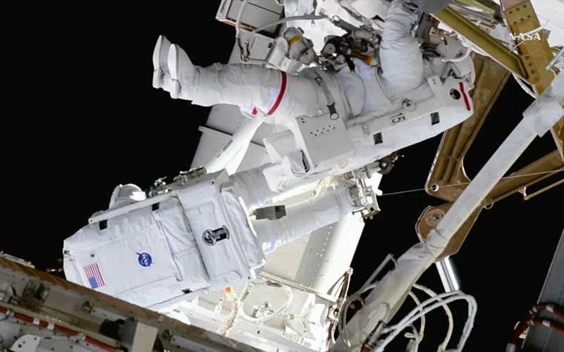 Астронавты NASA вышли в открытый космос