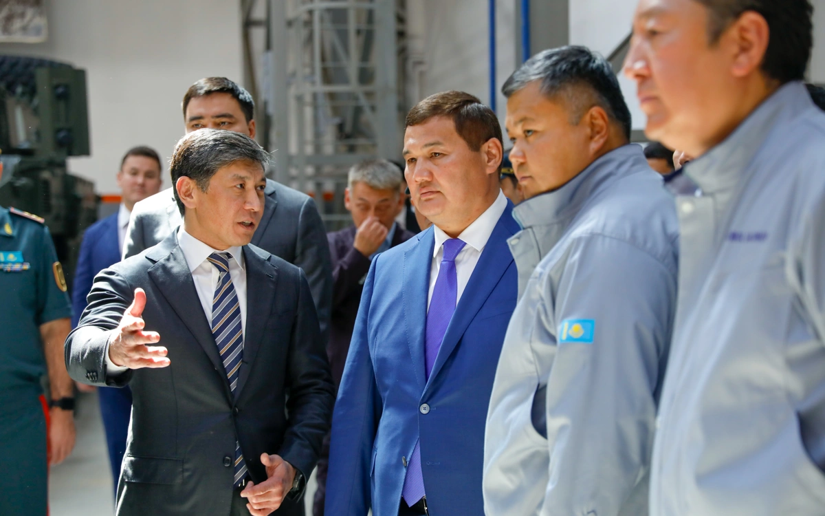 Arlan, Alan и Barys: Нурлыбек Налибаев ознакомился с производством бронетехники в Астане